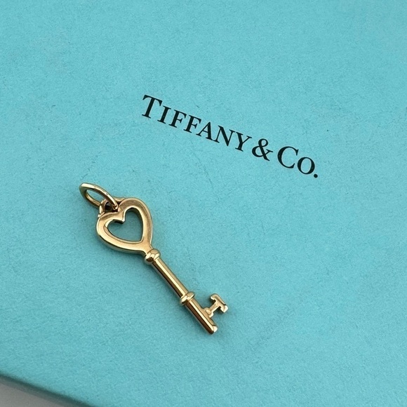 Tiffany & Co. 18k Rose Gold Mini Heart Key Charm Pendant 2.4g - Picture 1 of 7